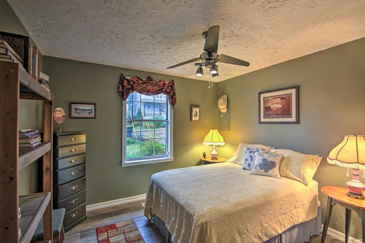 Holiday home Lively East Pad: Walk To Bars & Eateries Nashville