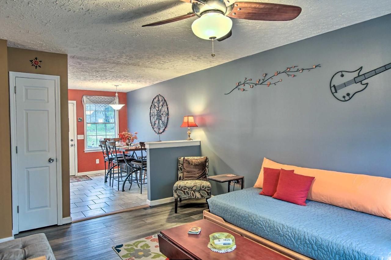 Holiday home Lively East Pad: Walk To Bars & Eateries Nashville