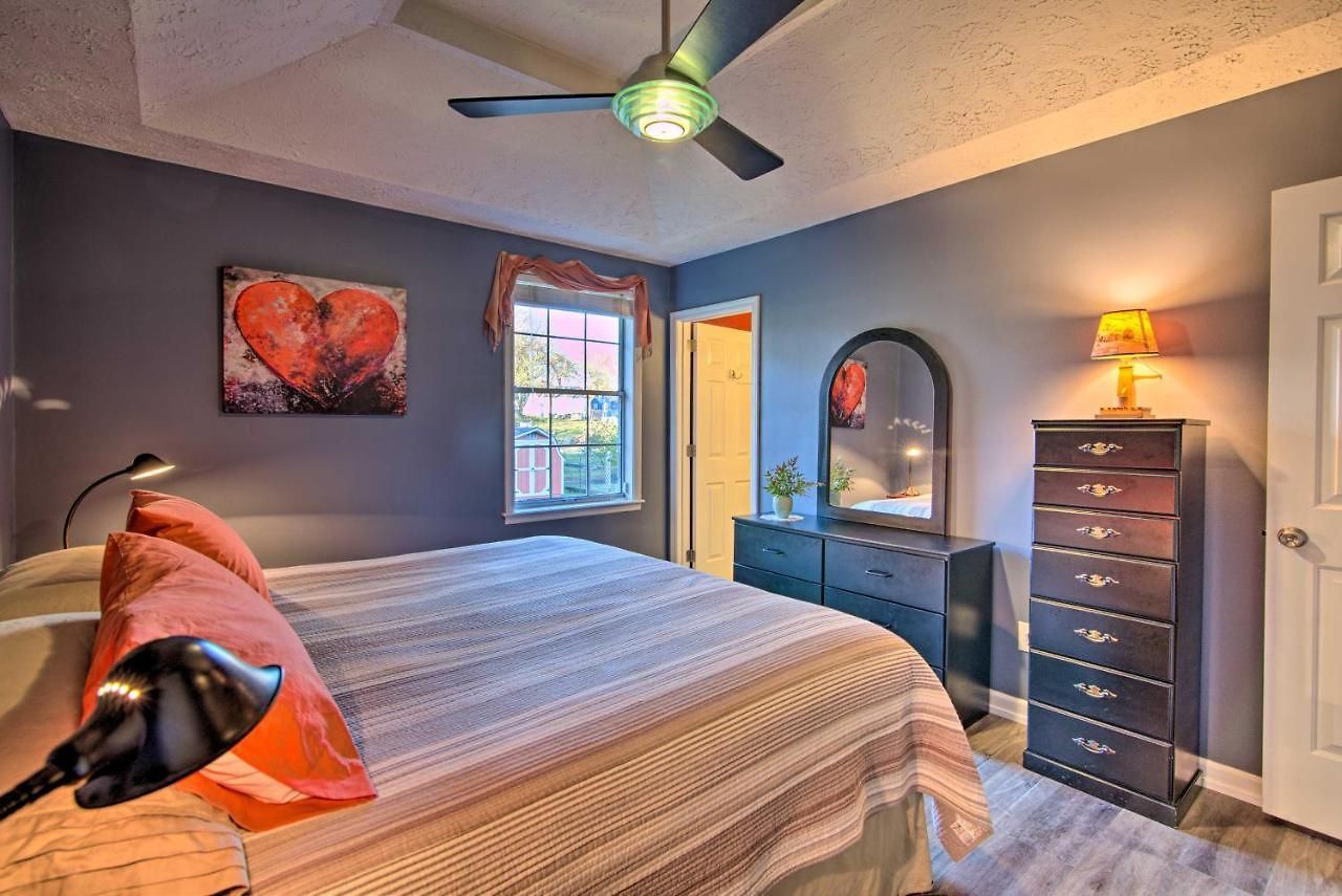 Holiday home Lively East Pad: Walk To Bars & Eateries Nashville