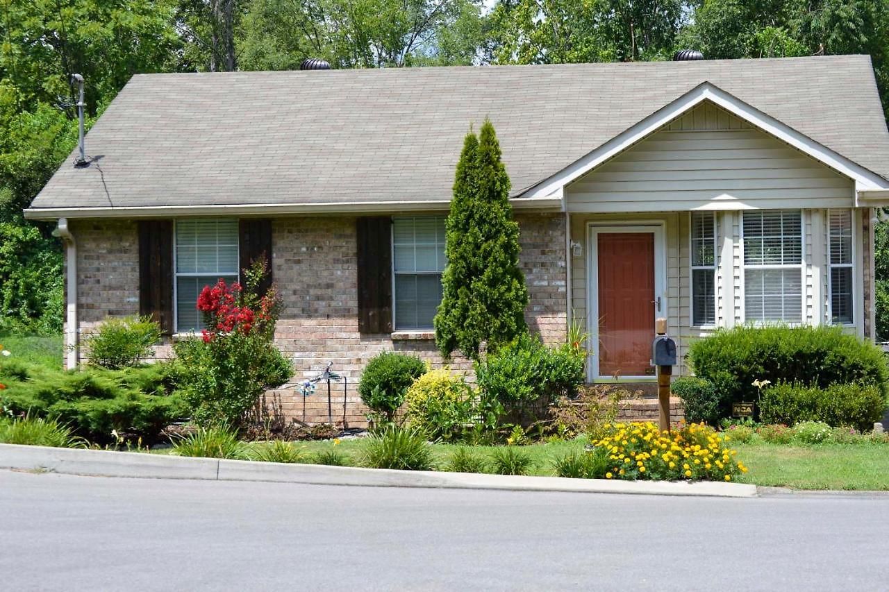 Holiday home Lively East Pad: Walk To Bars & Eateries Nashville