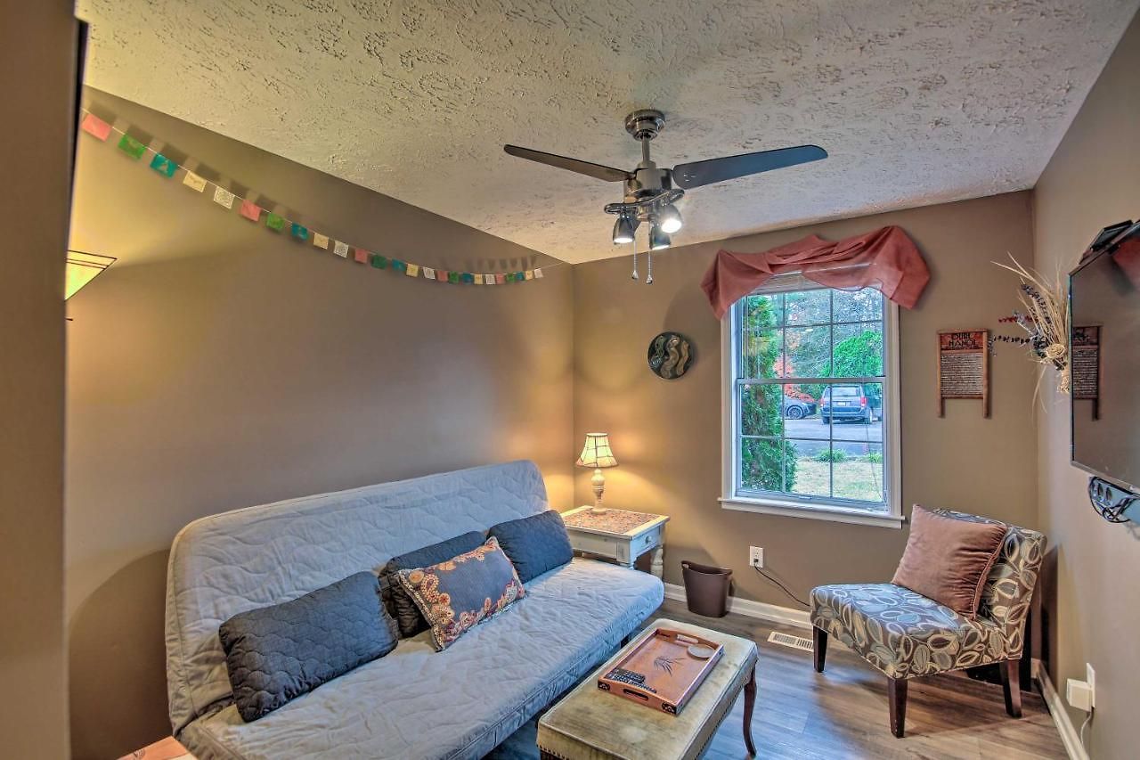 Lively East Pad: Walk To Bars & Eateries