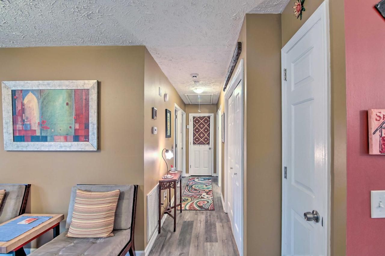 Lively East Pad: Walk To Bars & Eateries *