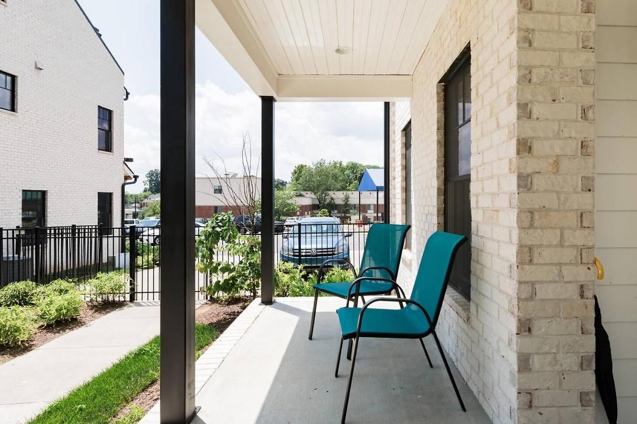 Brand New Luxury Near Downtown Holiday home