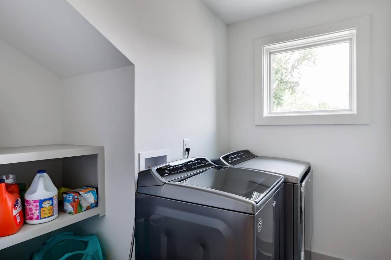 Brand New Luxury Near Downtown *