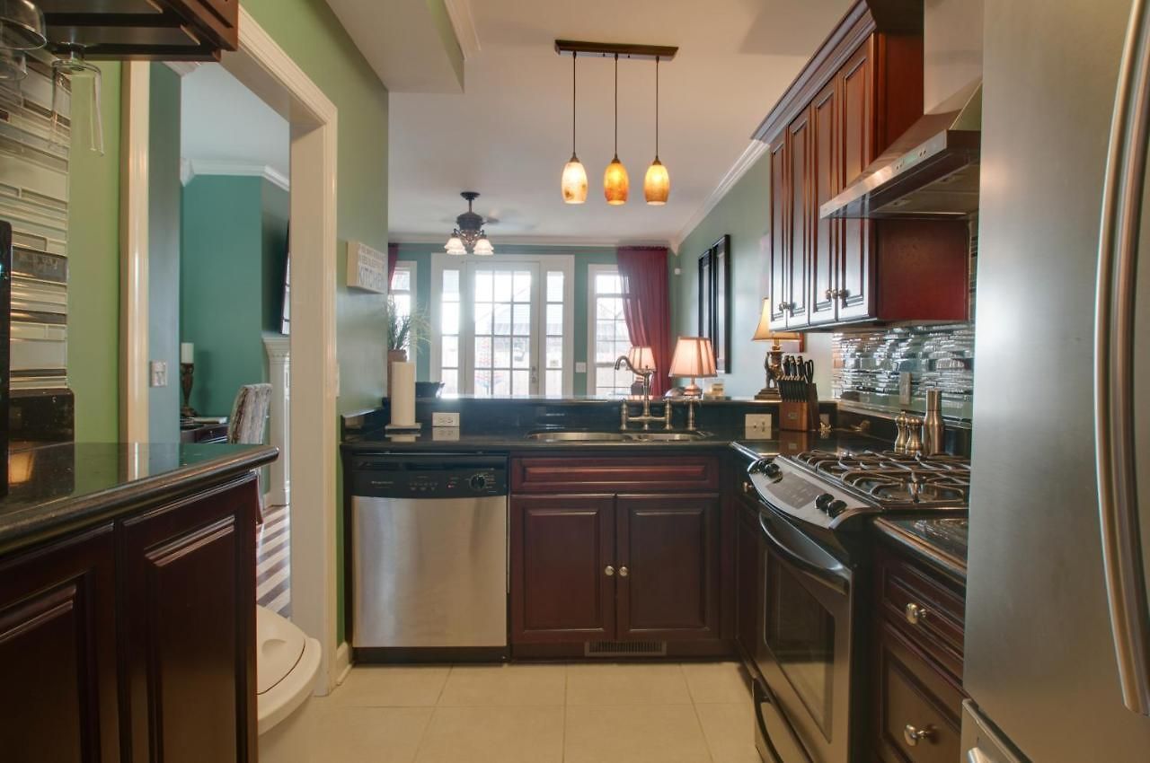 Vacation 5 Mins To Down Town 2 Bedrooms 2 Baths Garden Area Hot Tub Holiday home Nashville