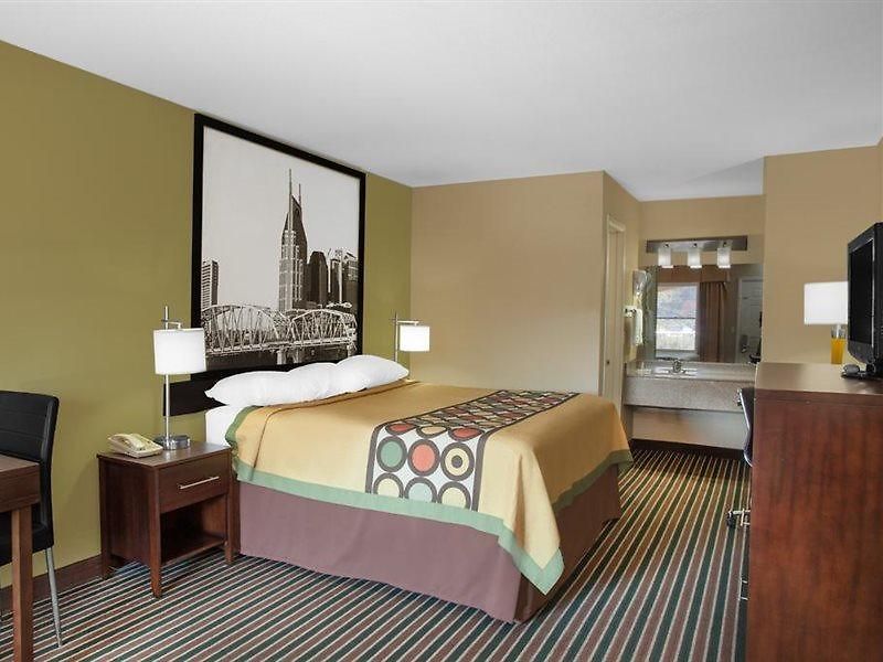 Hotel Super 8 By Wyndham West