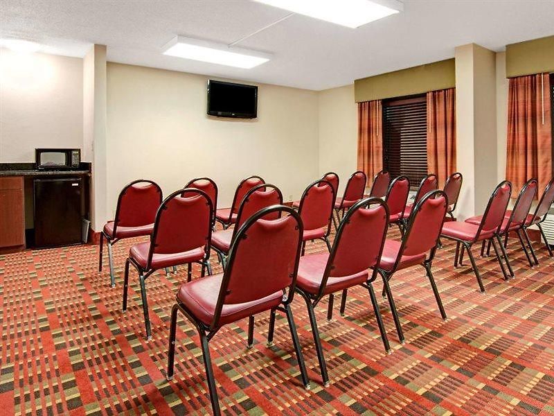 Baymont By Wyndham Airport Hotel 2*