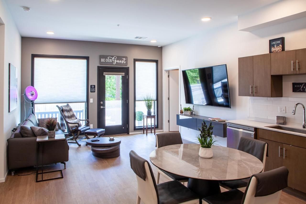 Urban Lux Modern 2 Bdr/2 Ba Condo Nashville