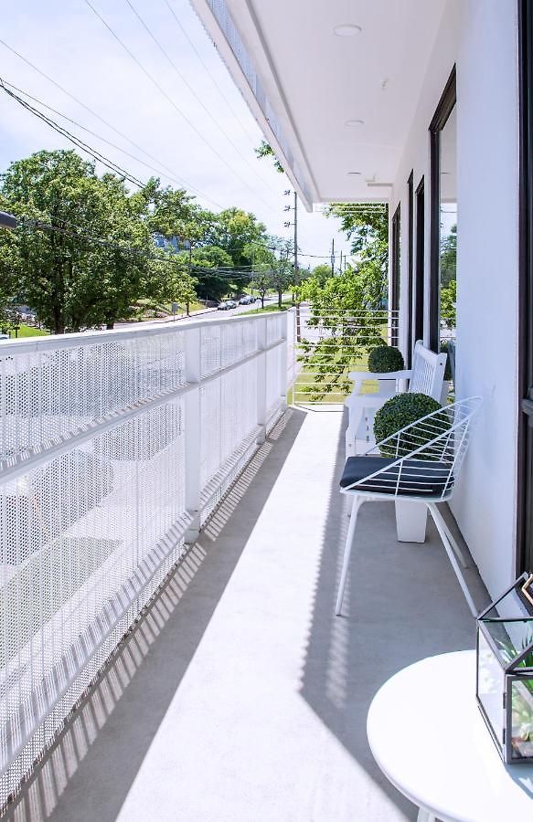 Urban Lux Modern 2 Bdr/2 Ba Condo *