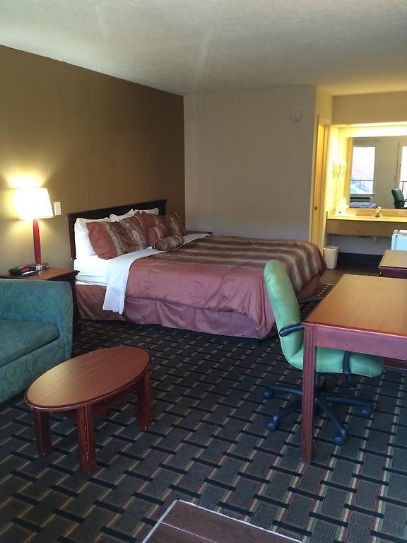 Americas Value Near Downtown Nashville