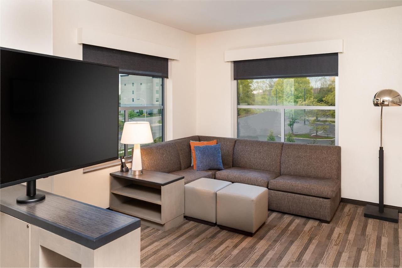 Hyatt House Airport Hotel 3*