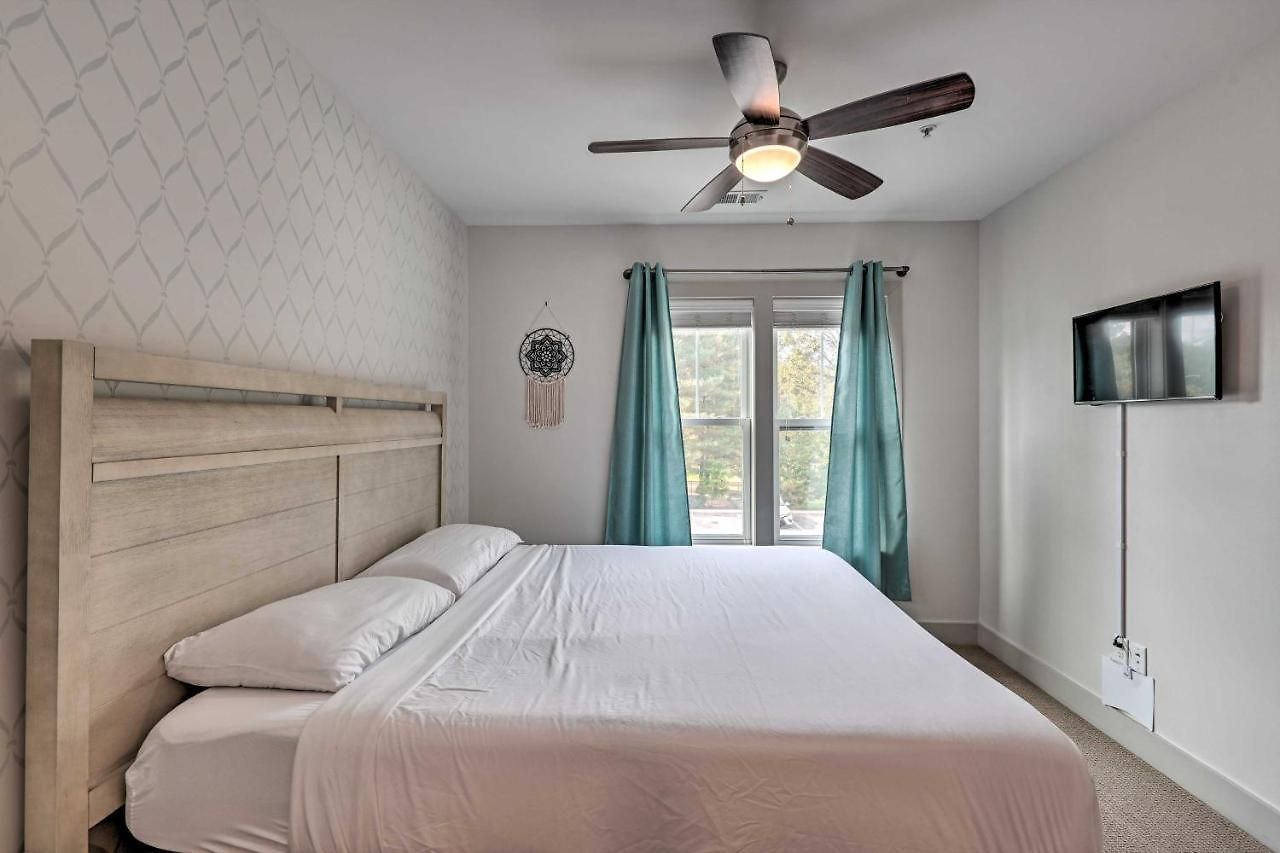 Modern Condo: 7 Mi To Downtown! Holiday home *