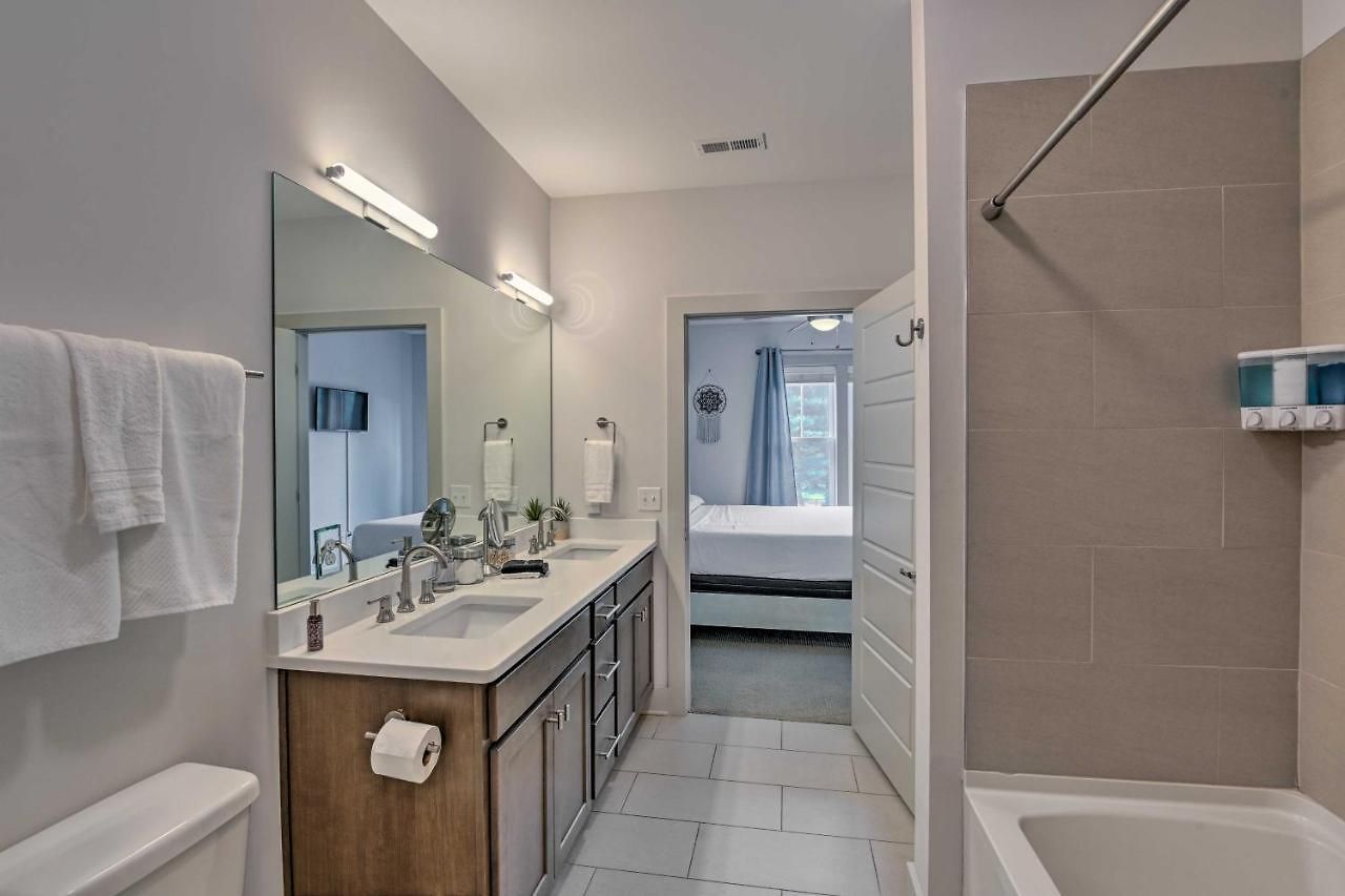 Holiday home Modern Condo: 7 Mi To Downtown!