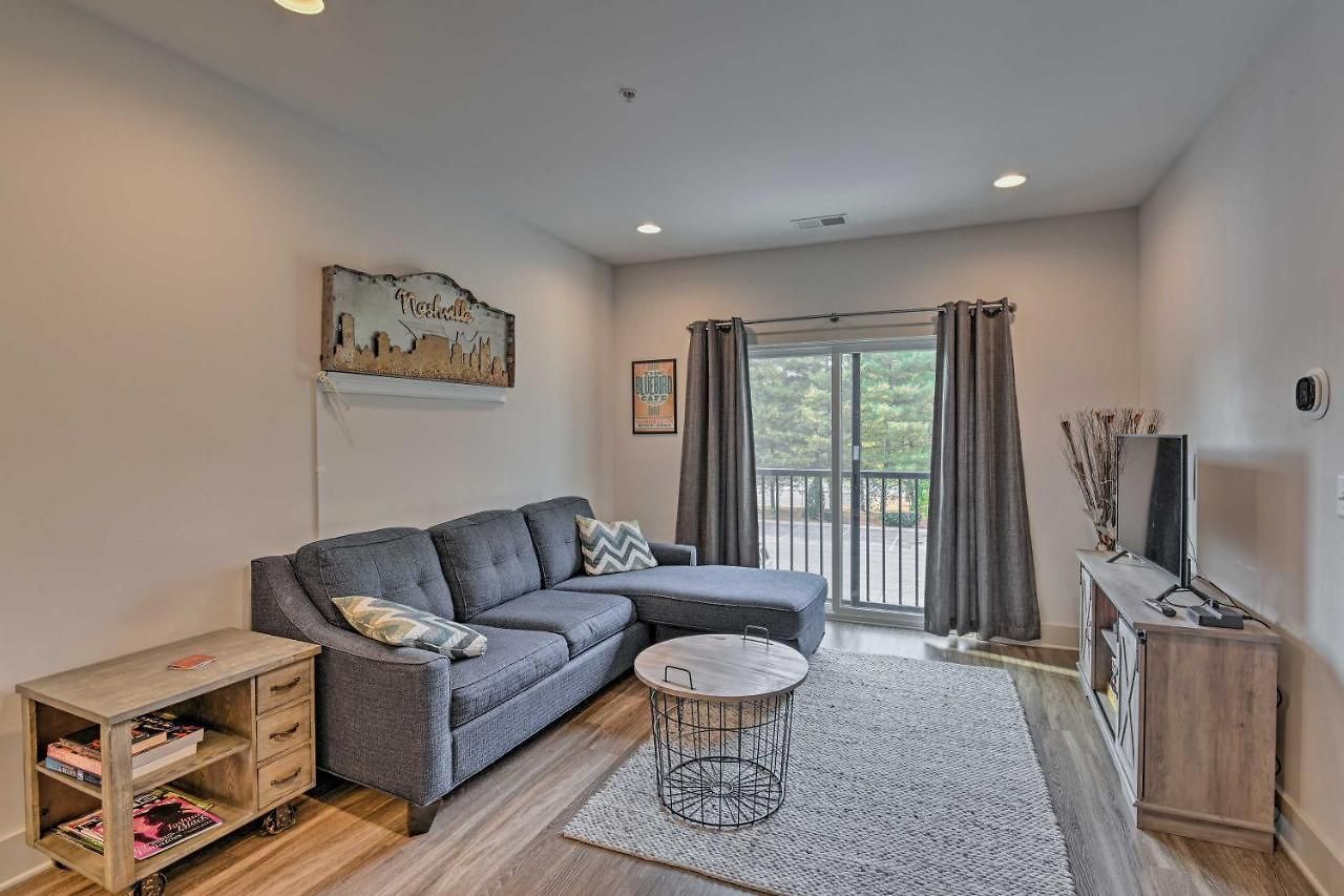 Modern Condo: 7 Mi To Downtown! *