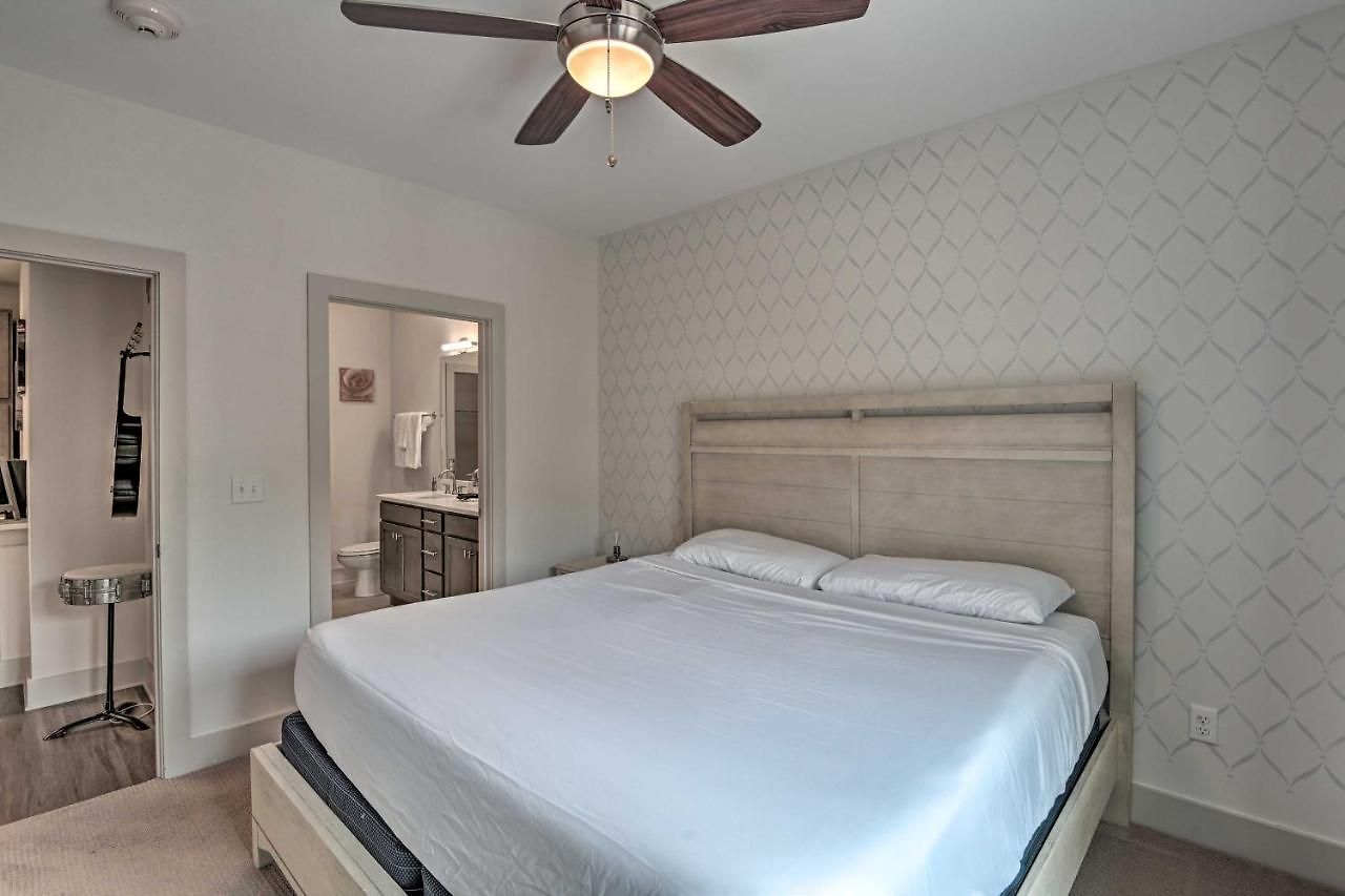 Modern Condo: 7 Mi To Downtown!