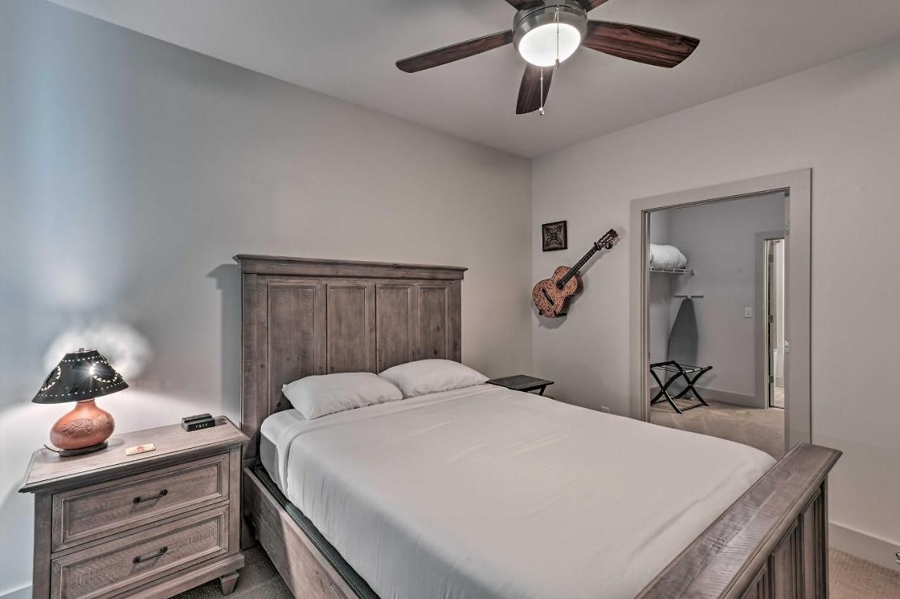 Modern Condo: 7 Mi To Downtown! * Nashville