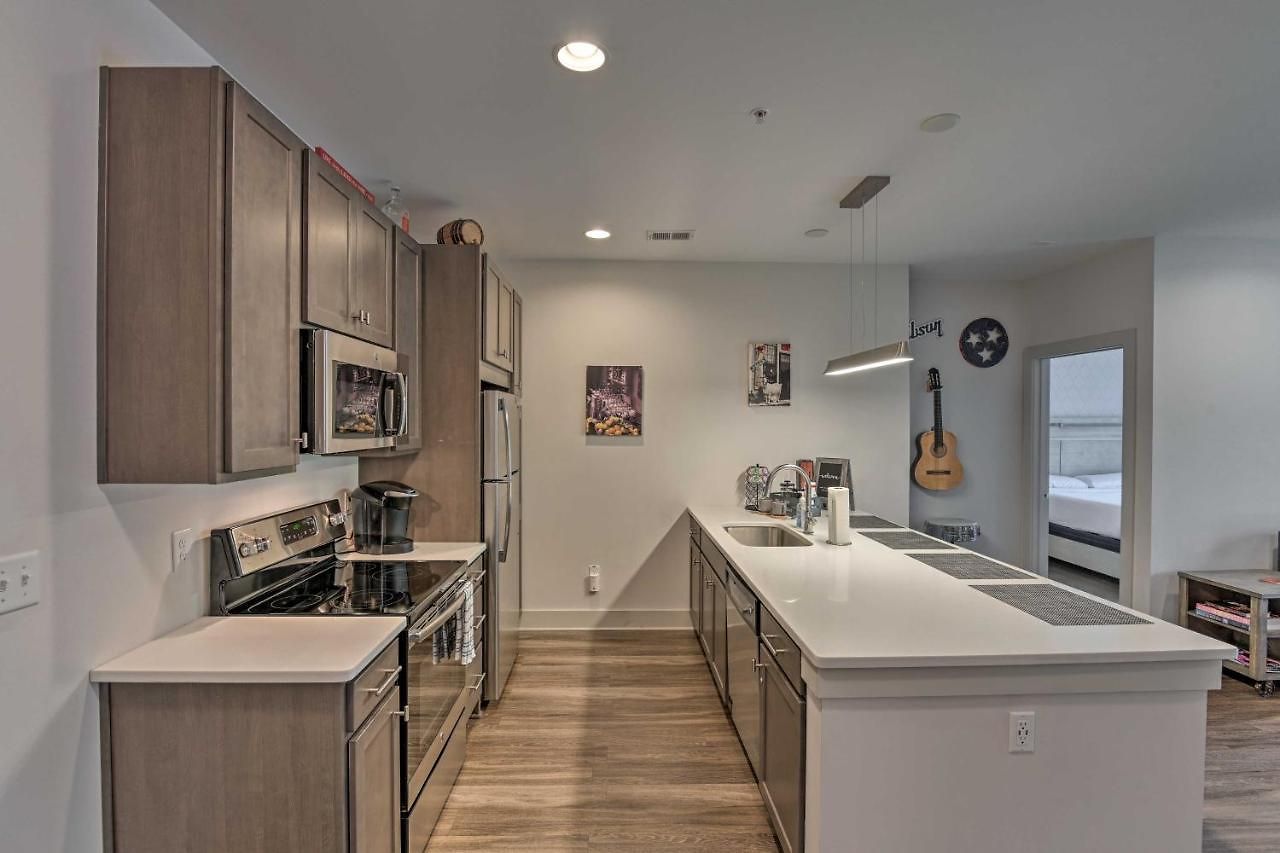 Modern Condo: 7 Mi To Downtown! *
