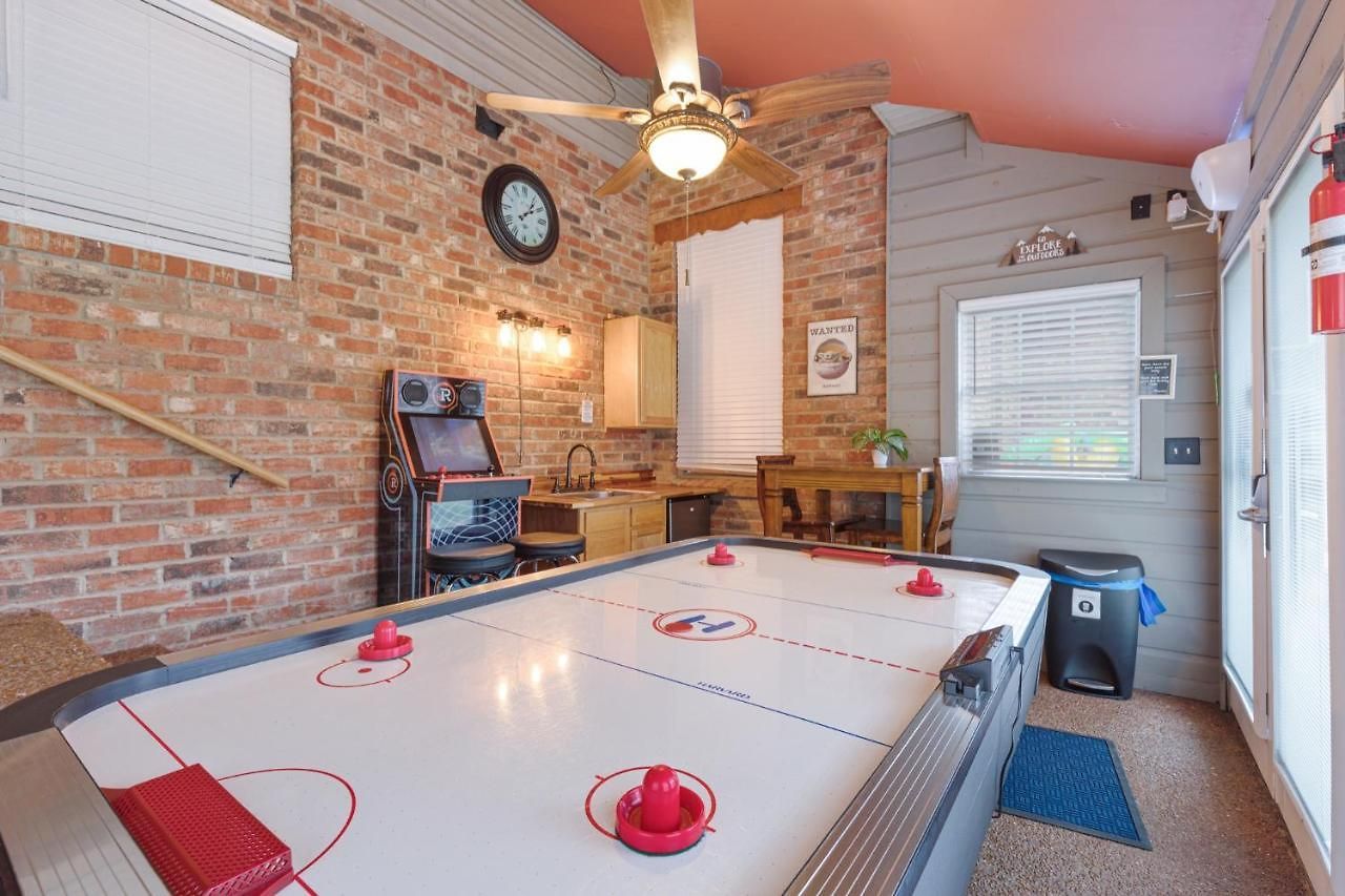 Villa Brenda Lee History 4br Retreat Pool Hot Tub