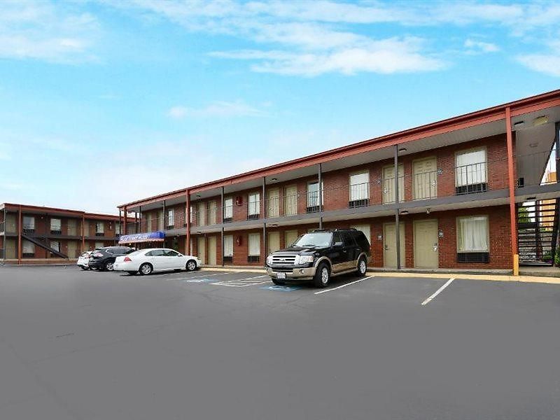 Rodeway Hotel 2*