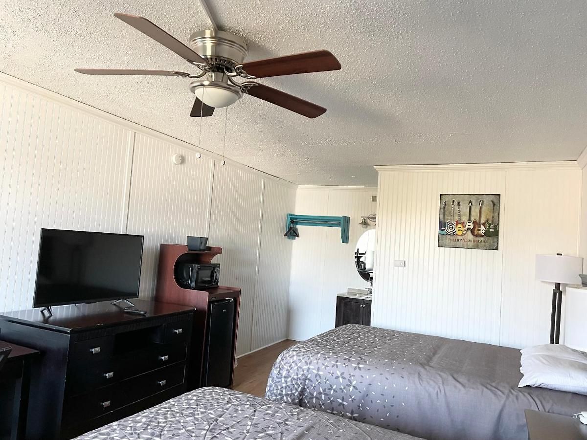 Rodeway Inn- Airport - Downtown - Mexican Restaurant On Site 3*