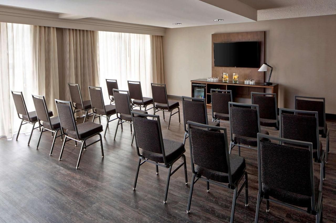 Sonesta Airport 4*