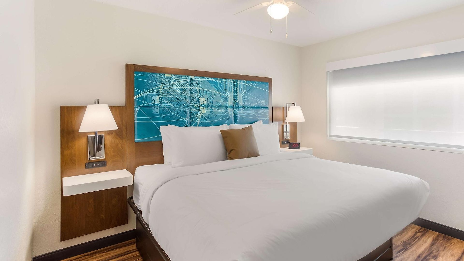 Red Lion & Airport Hotel 2*