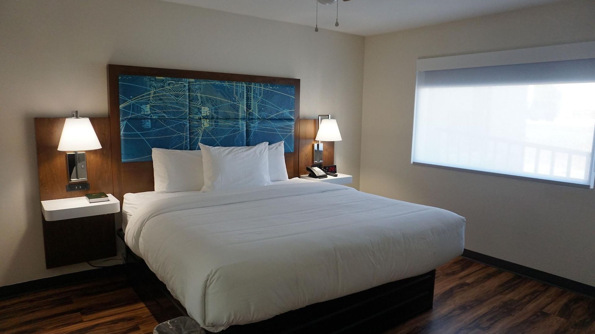 Red Lion & Airport Hotel 2*