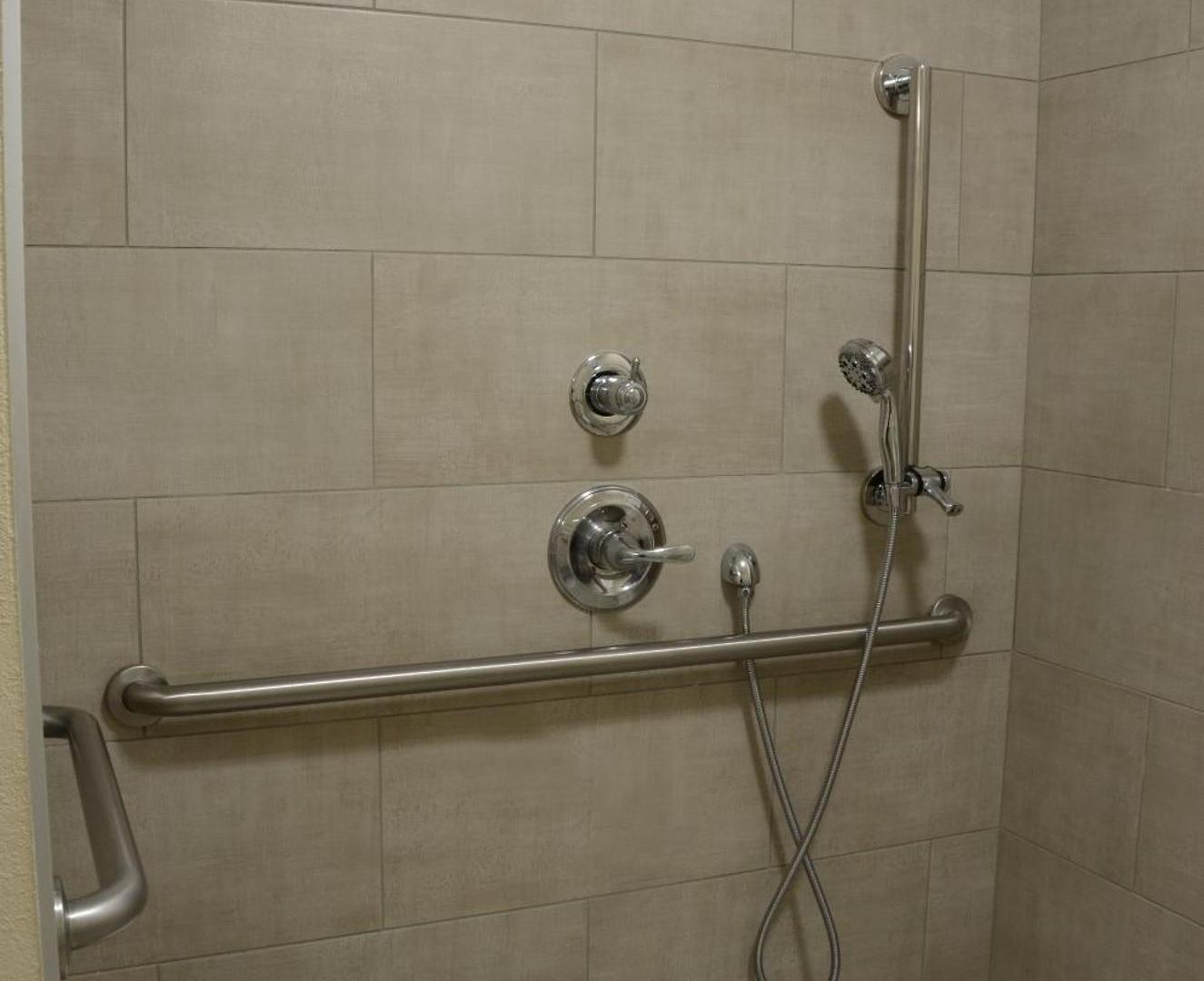 Hotel Baymont By Wyndham Airport 2*