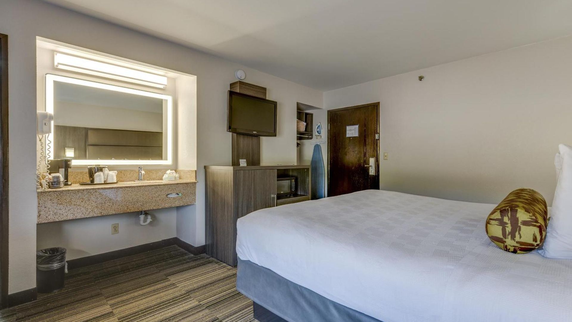 Alexis And Hotel 3*