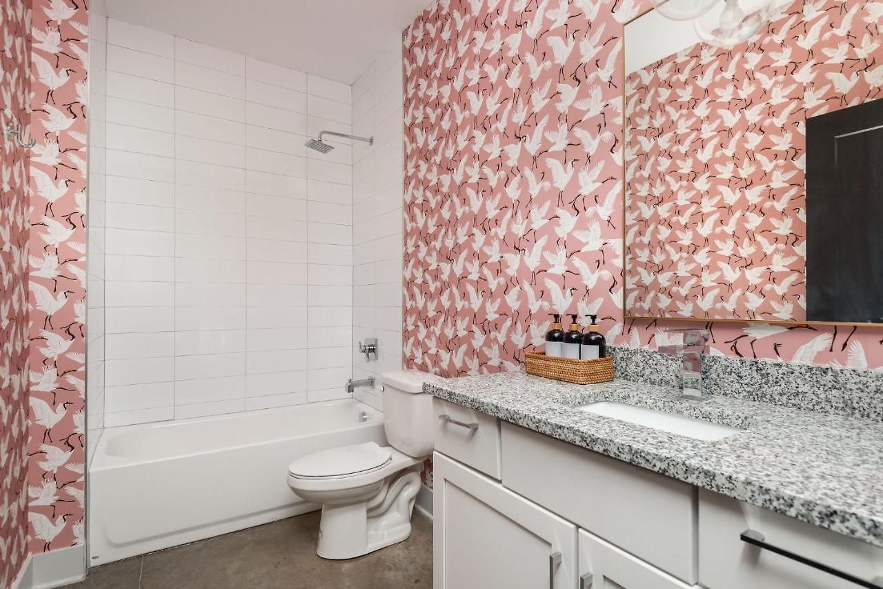Vibrant Designer House With Roof Deck & Garage Near Dt Nashville