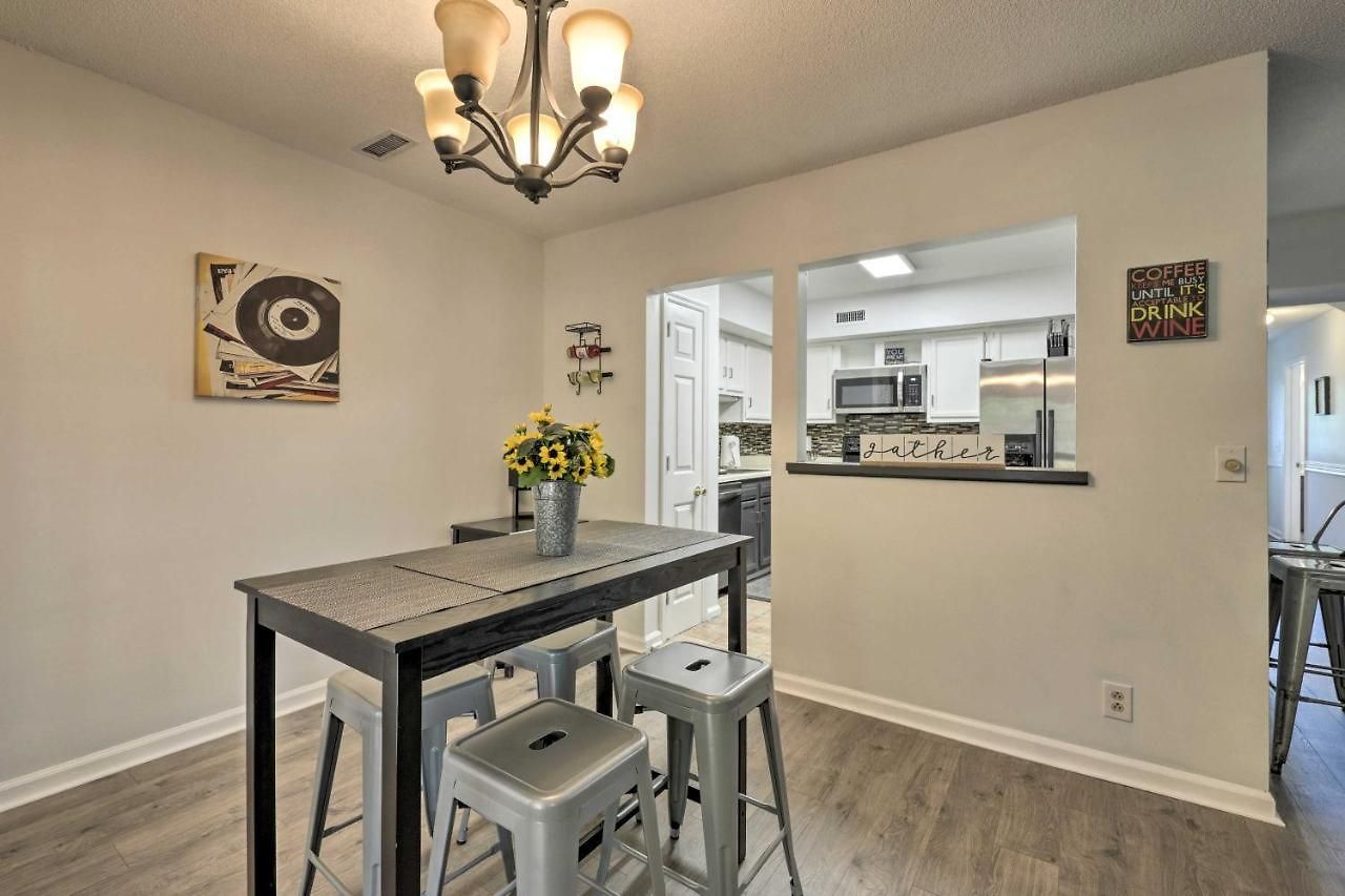 Modern Townhome: Large Yard & Deck! Holiday home Nashville