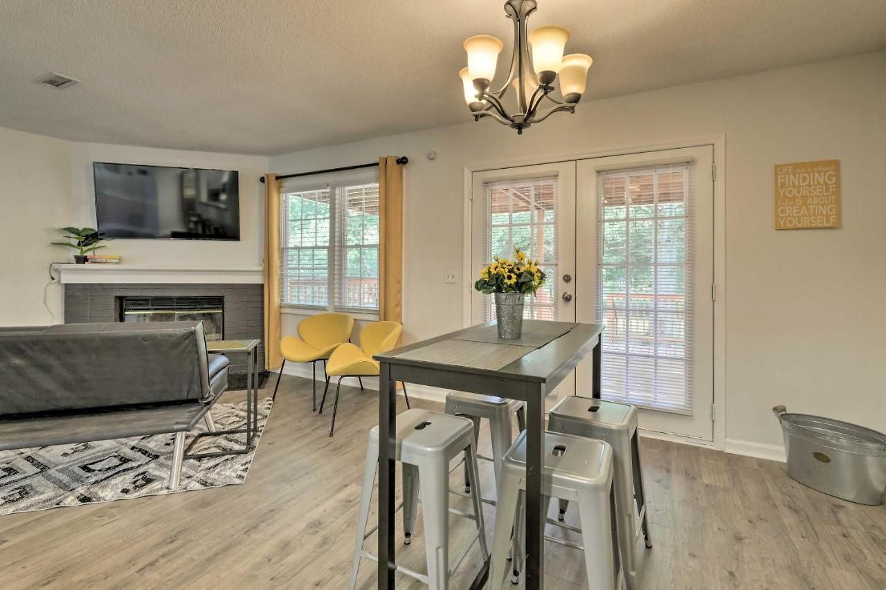 Modern Townhome: Large Yard & Deck! * Nashville