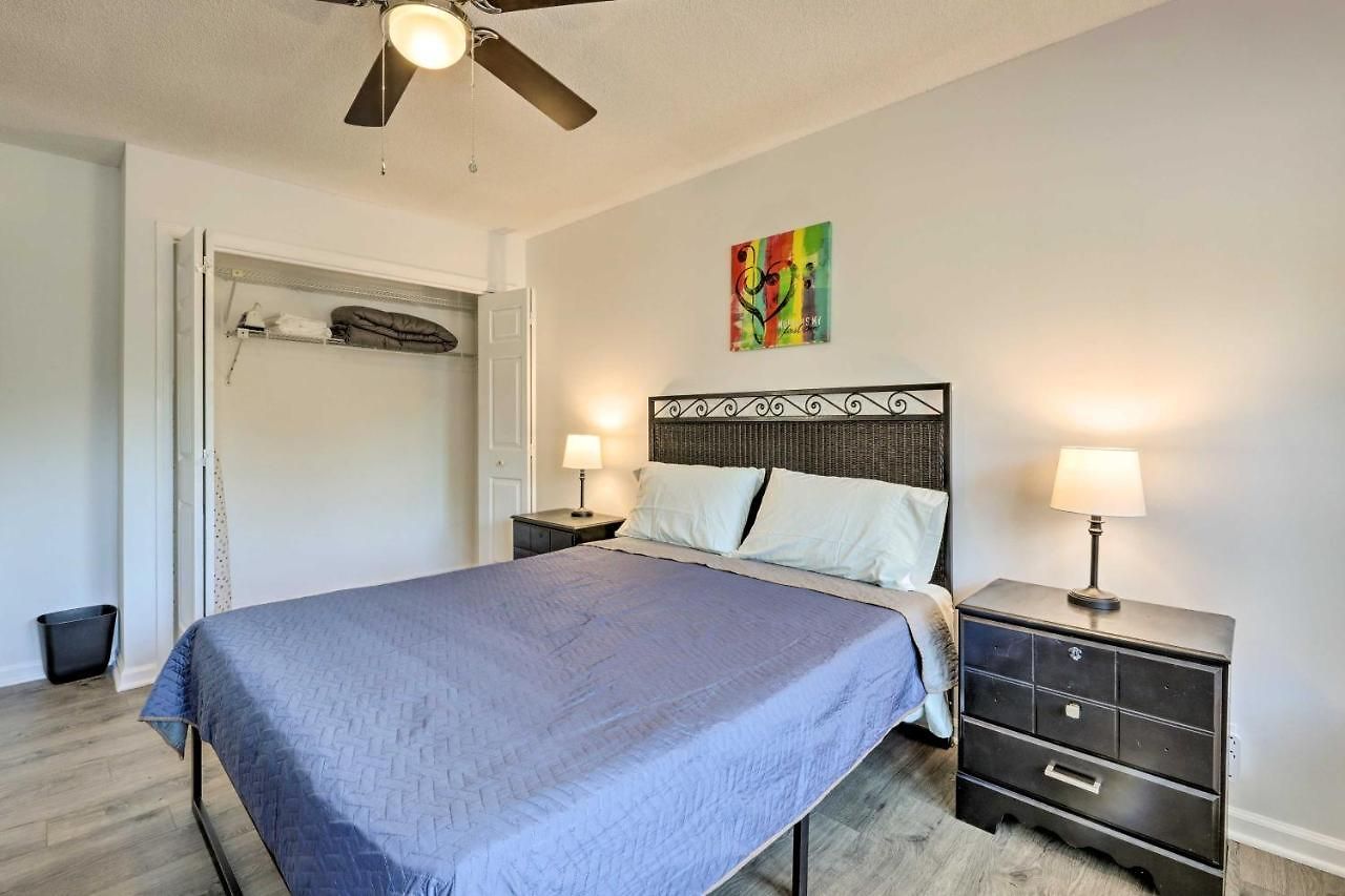 Modern Townhome: Large Yard & Deck! Nashville