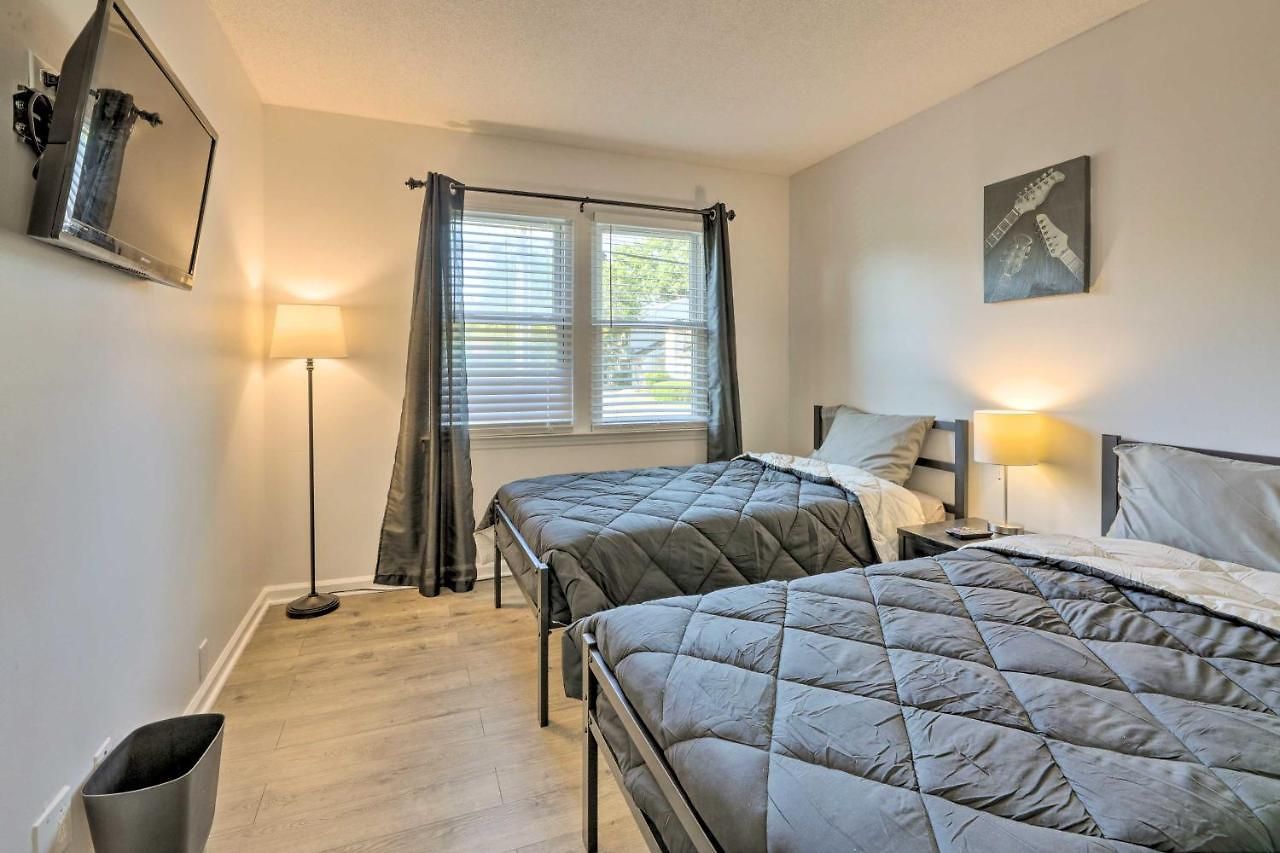 Modern Townhome: Large Yard & Deck! Holiday home Nashville