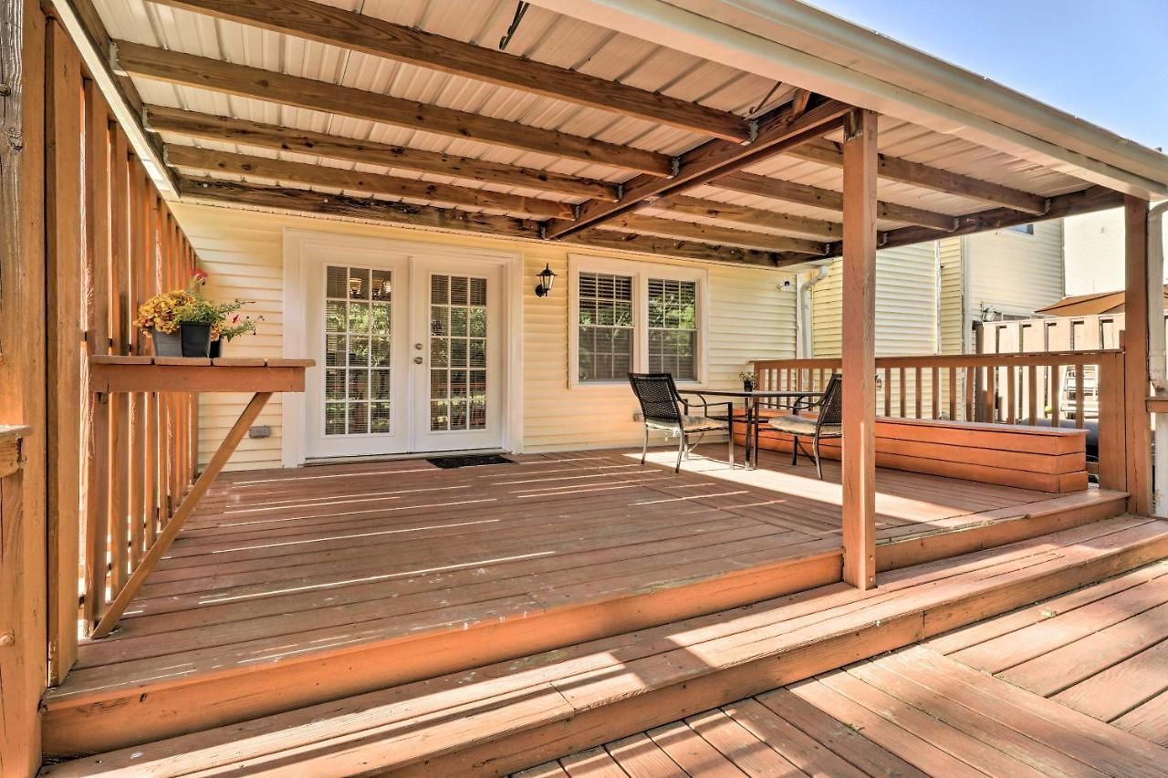 Modern Townhome: Large Yard & Deck! Nashville