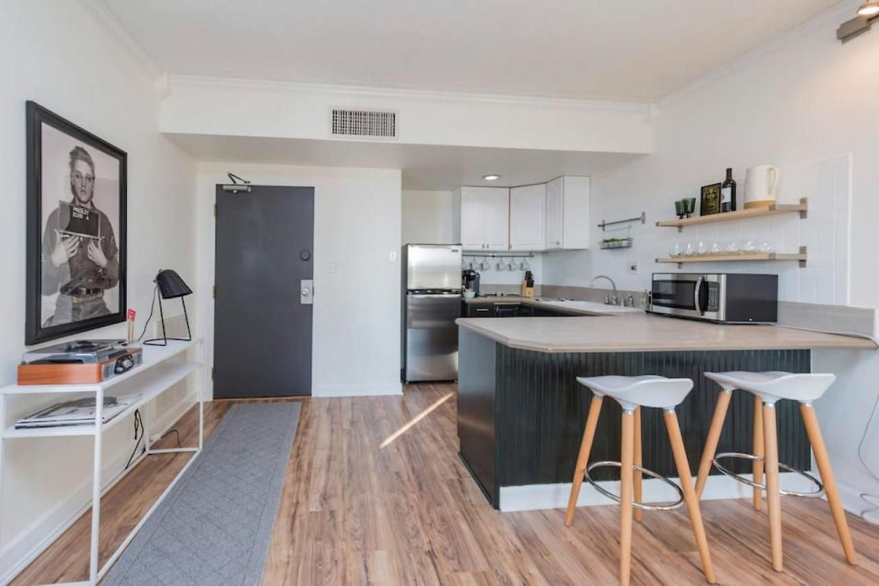 Apartment Music Row Retreat With Pool And Free Parking, Walk To Bars! Nashville