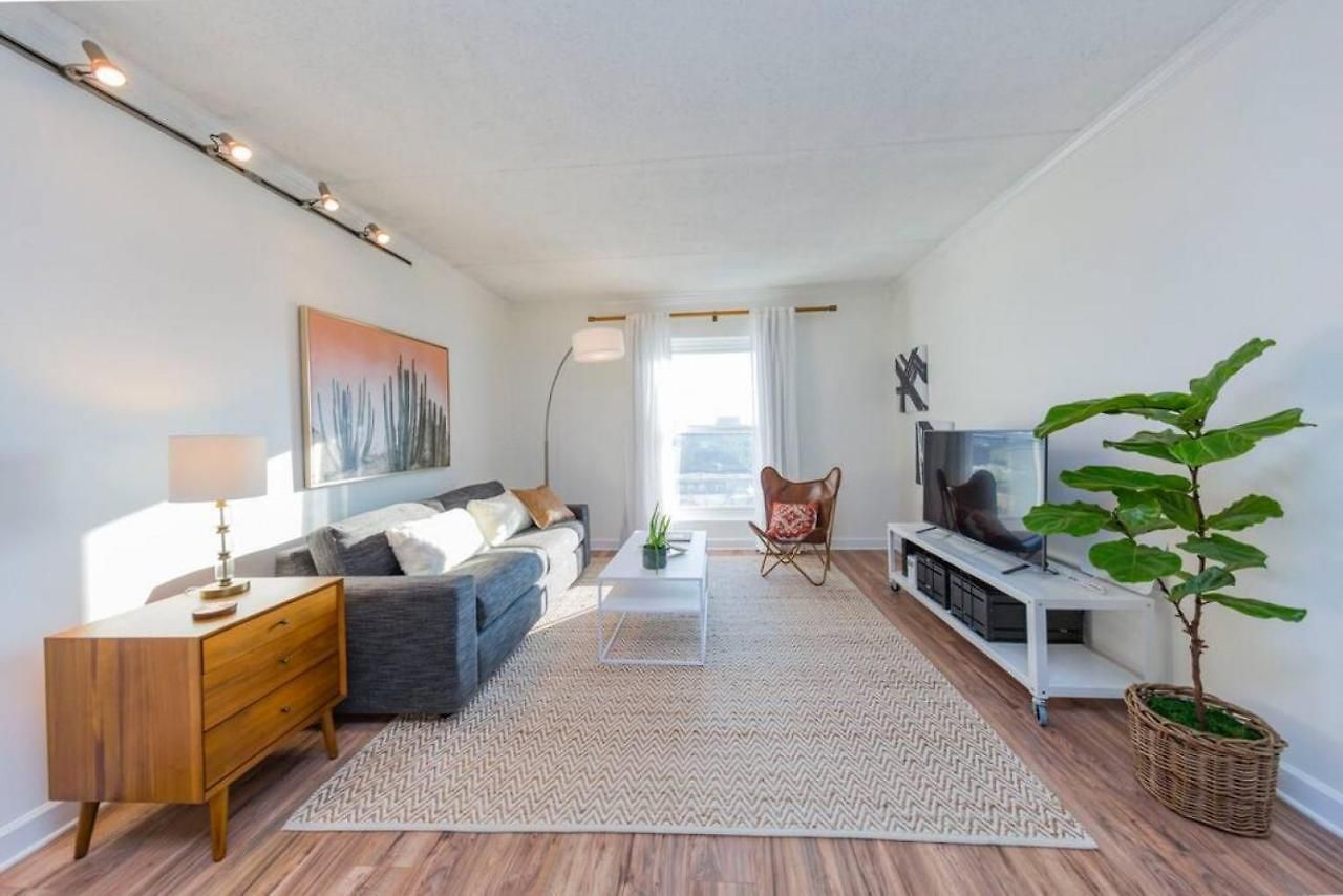 Music Row Retreat With Pool And Free Parking, Walk To Bars! Nashville