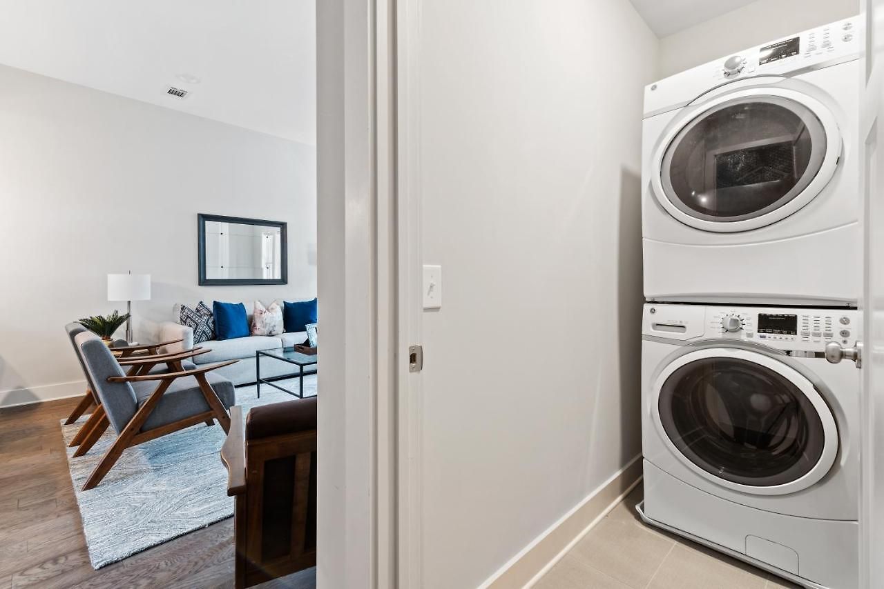 3 Bedroom Townhome In The Heart Of Nashville! *