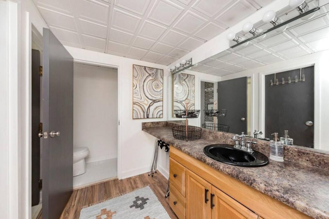 Music Row Retreat With Pool And Free Parking, Walk To Bars! Nashville