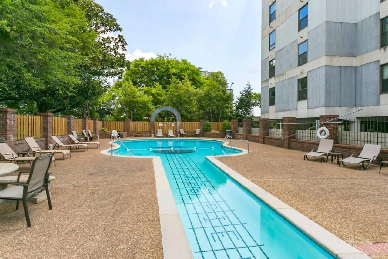Music Row Retreat With Pool And Free Parking, Walk To Bars! Apartment