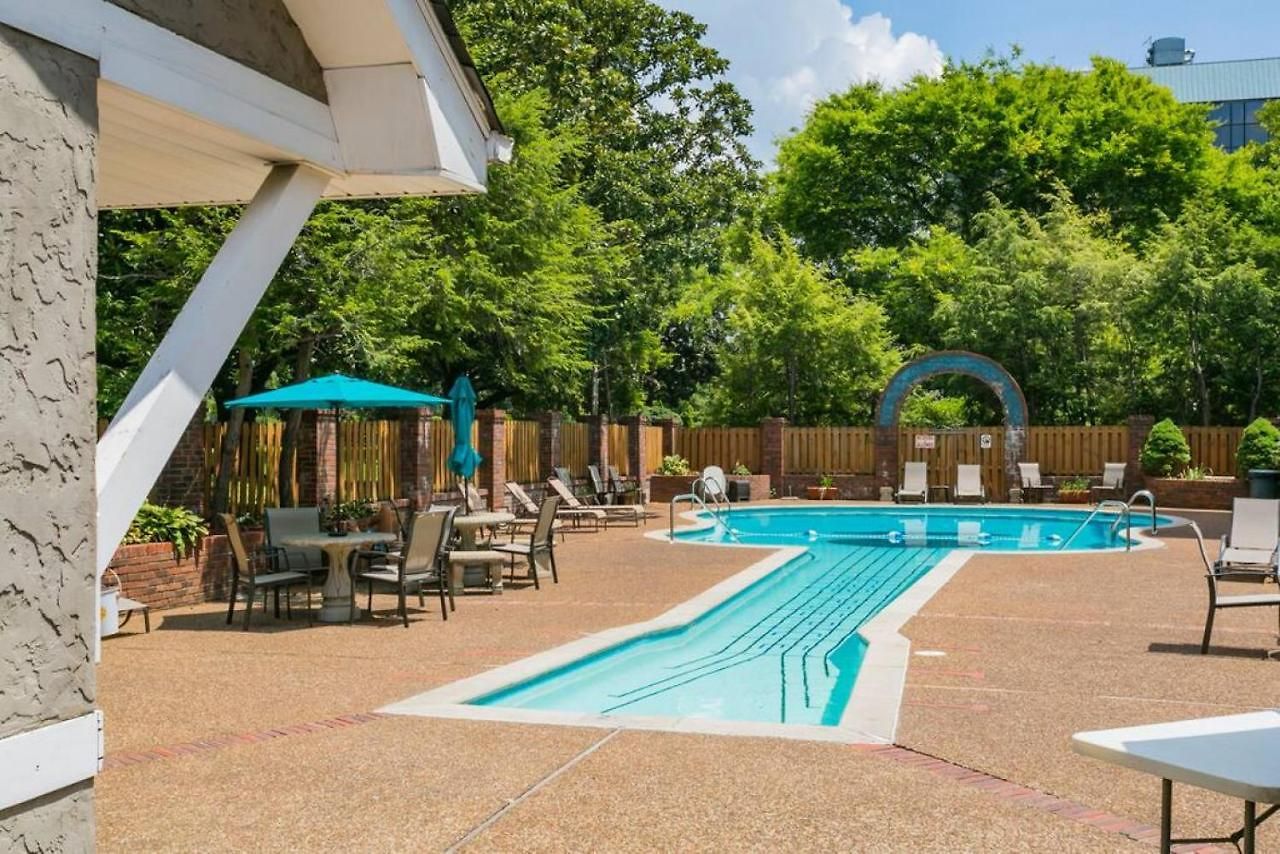 Apartment Music Row Retreat With Pool And Free Parking, Walk To Bars! Nashville