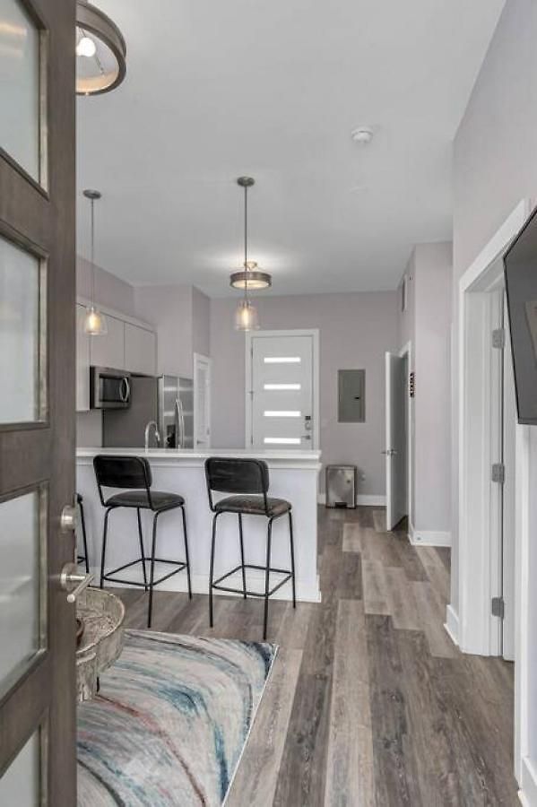 1st Floor No Steps - 2 Miles To Downtown *