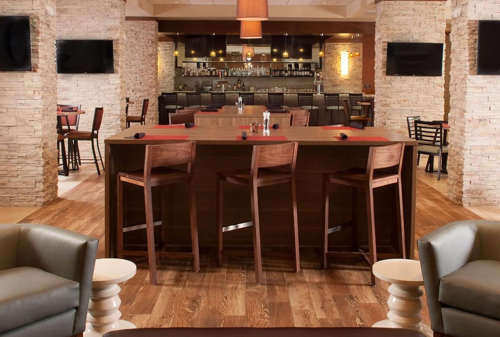 Hotel Embassy By Hilton Airport 4*