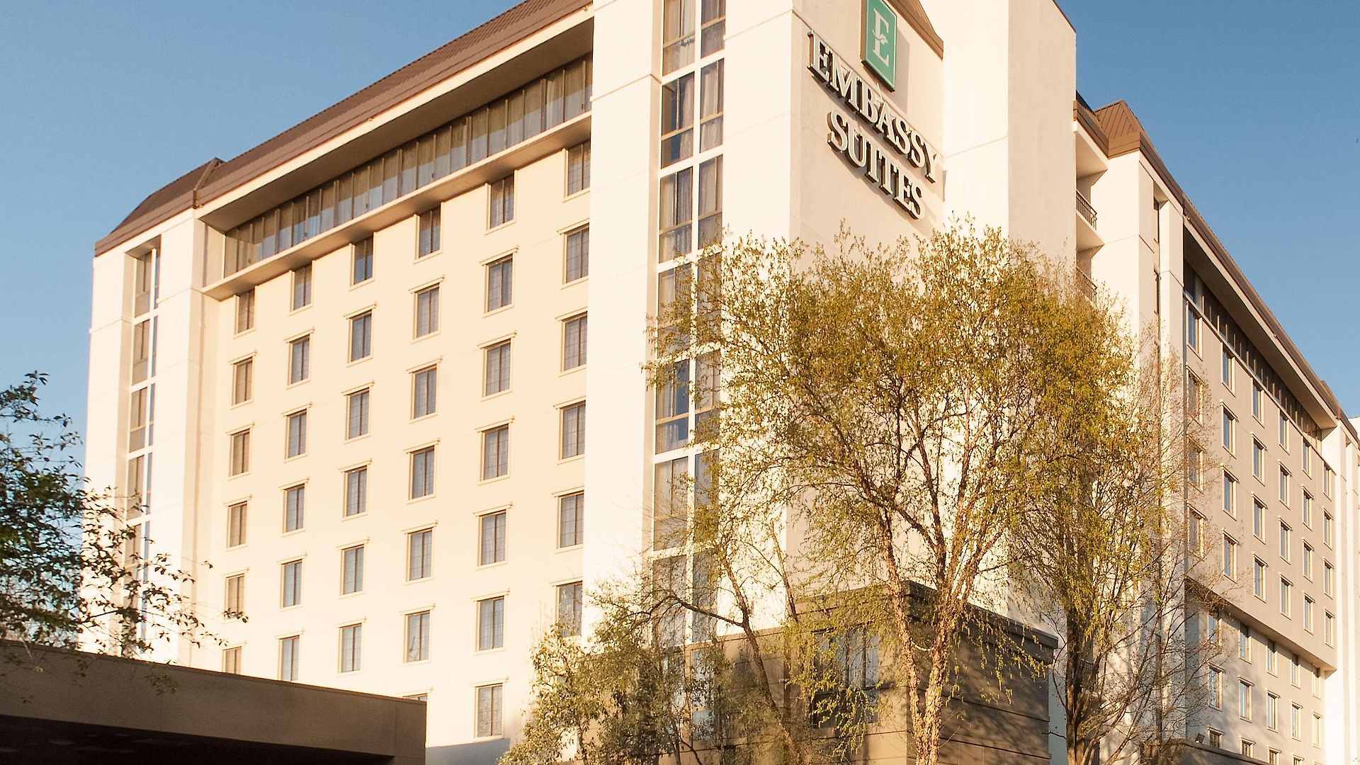 Hotel Embassy By Hilton Airport 4*