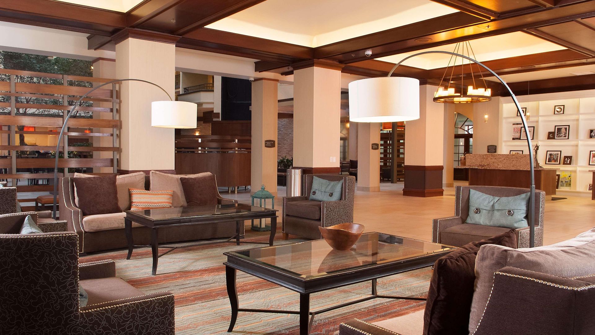 Hotel Embassy By Hilton Airport 4*
