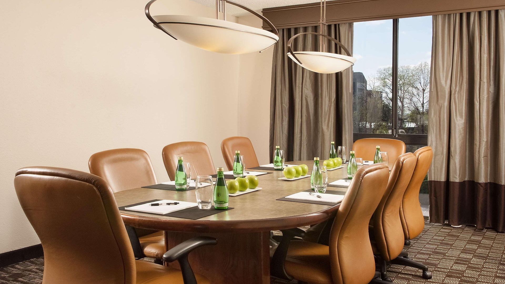 Embassy By Hilton Airport 4*