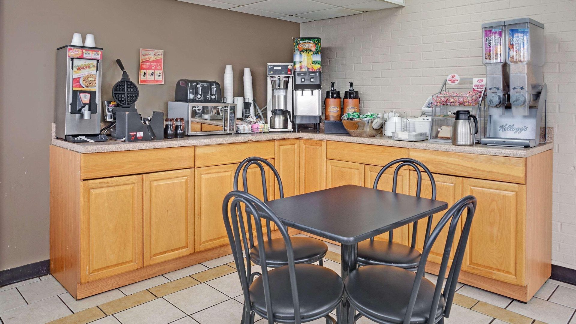 Super 8 By Wyndham Nashville/ Dntn/ Opryland Area Nashville
