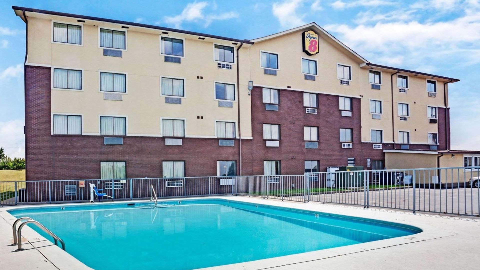 Super 8 By Wyndham Nashville/ Dntn/ Opryland Area