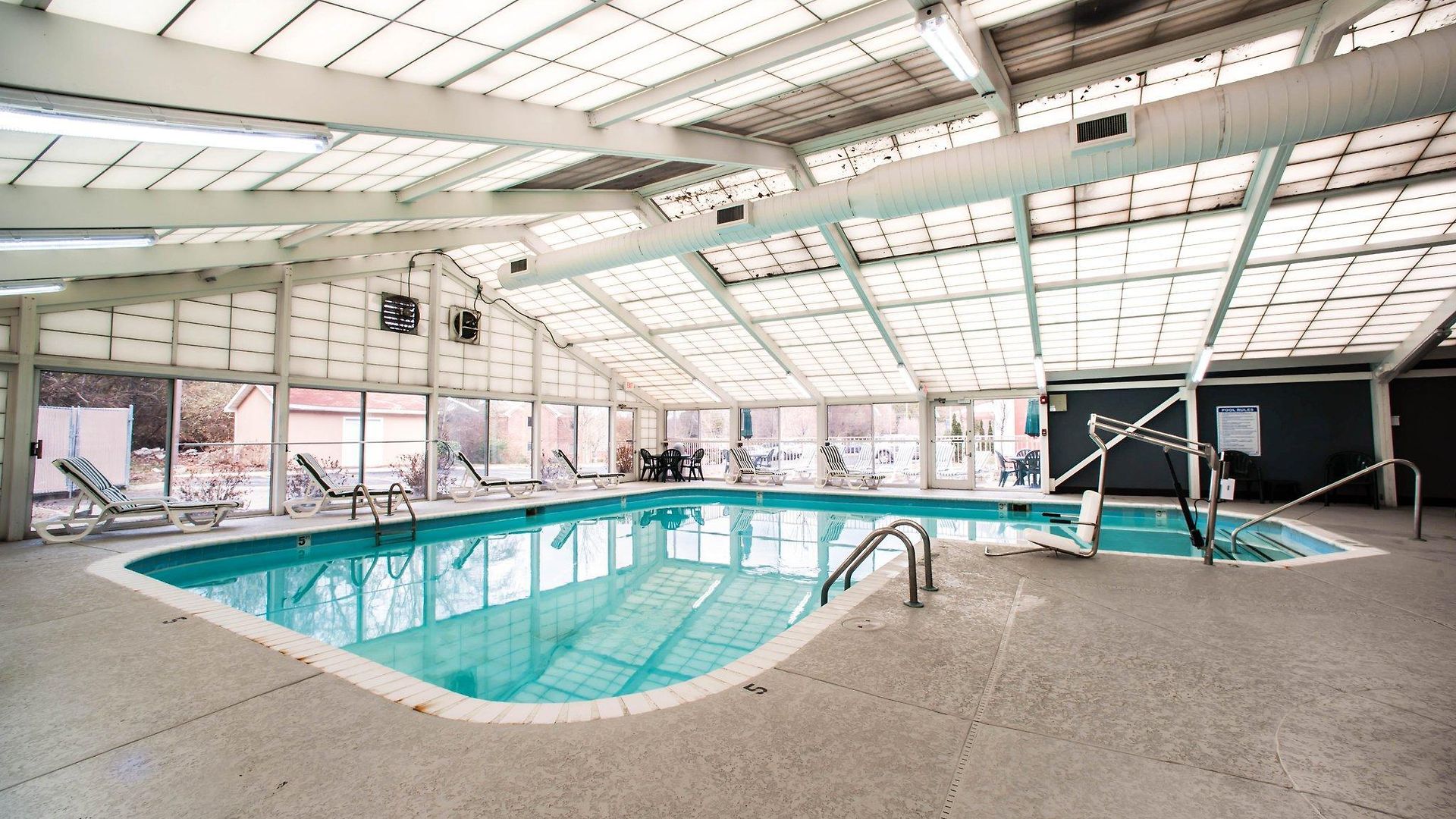 Comfort Airport - Bna Hotel