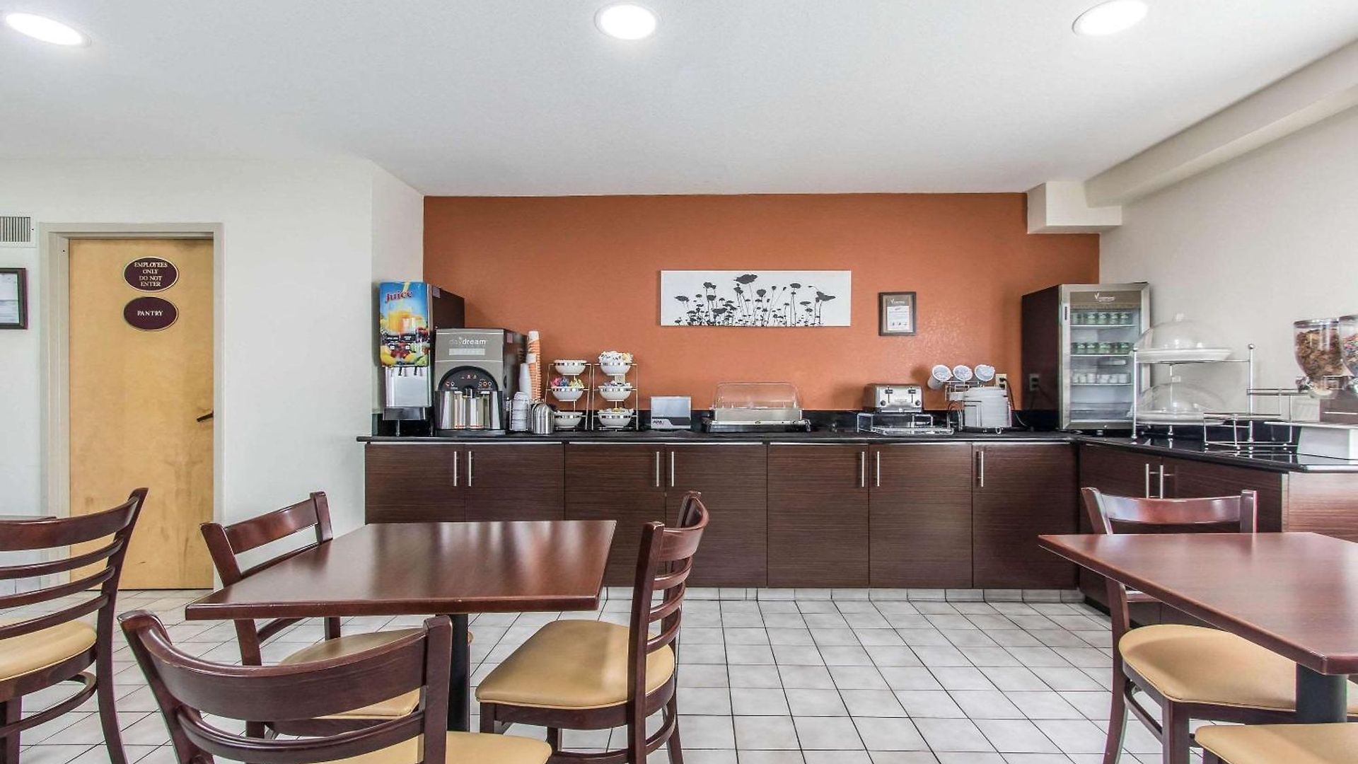 Inn Sleep Near Percy Priest 4*